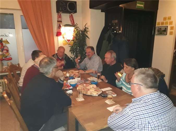 Bei dem Treffen konnte der Vorstand in gemütlicher Atmosphäre auch über politische Themen reden. privat