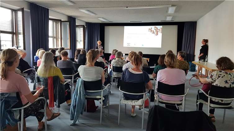Bei dem Vortrags- und Diskussionsabend mit dem Thema: „Gemeinschaftliche Wohnprojekte gestalten“ im Medienladen Koblenz gab es aus den Reihen der 38 Teilnehmer:innen keine Gegenstimme zum Aufruf. Quelle: Gemeinsam Wohnen i. d. Region Koblenz e.V.