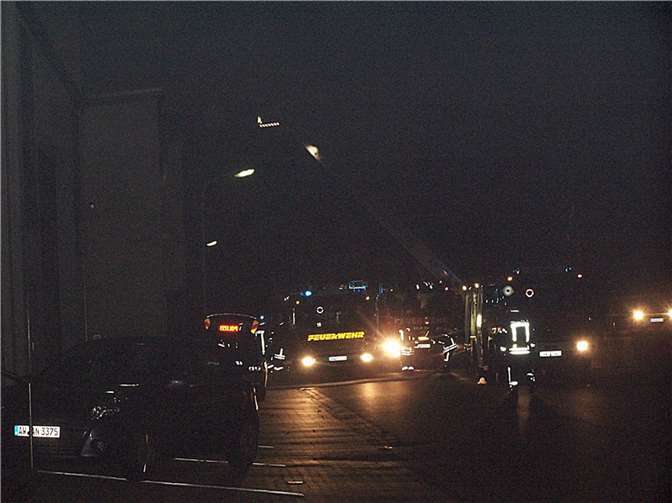 Bei dem Wohnungsbrand in der Brohler Koblenzer Straße kam auch die Drehleiter zum Einsatz. Foto: STILL