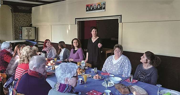 Bei dem gemeinsamen Frühstück wurden auch aktuelle Themen diskutiert.Regionalbüro Besic-Molzberger