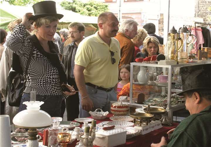 Bei dem reichhaltigen Angebot auf dem Linzer Trödelmarkt ist mit Sicherheit für jeden etwas dabei. privat