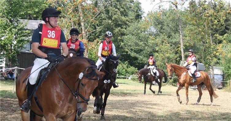 Toller Reitsport an den Zellersbucher Maaren Bei den 14. Vielseitigkeitstagen an den Zellersbucher Maaren rückten 150 Pferde und ihre Reiter in den Mittelpunkt des Geschehens.