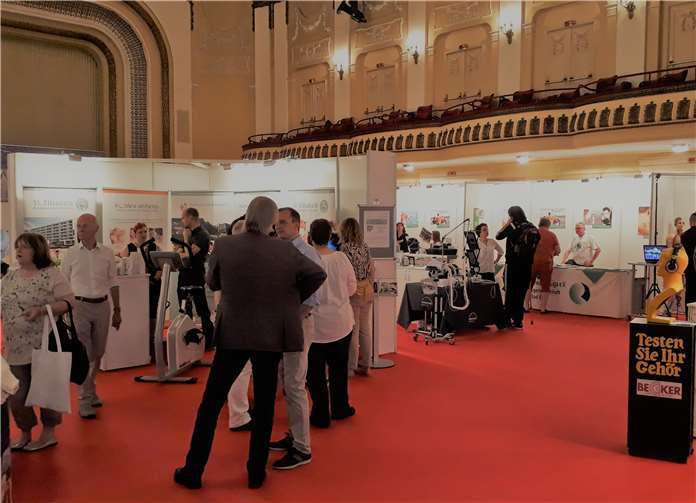 Bei den Bad Emser Gesundheitstagen besuchte Eschenhauer verschiedene Aussteller aus allen Bereichen des Gesundheitswesens.