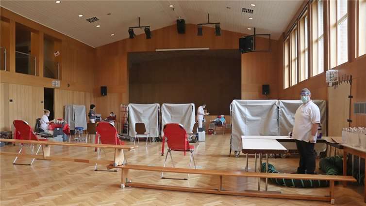 Bei den Blutspendeterminen in Selters und Wölferlingen wurden die Hygieneregeln akribisch umgesetzt.Fotos: DRK Selters