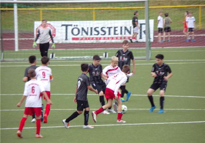 Bei den D-Junioren platzte in Hälfte zwei der Knoten.privat