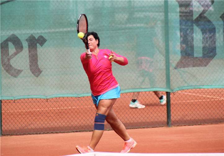 Bei den Damen siegte Natalia Harina-Beckmann in der Altersklasse 50gegen die Belgierin Diane Guns.