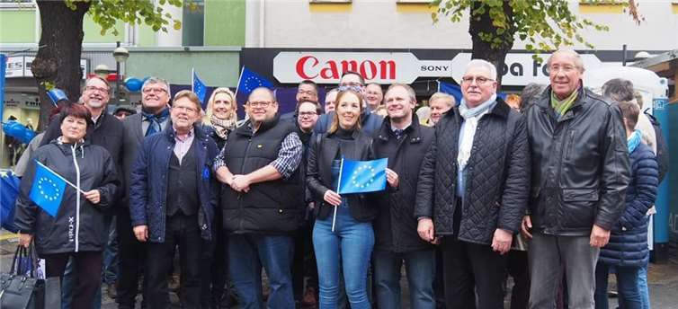 Bei den Demonstrationen von Pulse of Europe finden sich Menschen zusammen, um über Partei-und Generationengrenzen hinweg ein Zeichen für ein einiges und starkes Europa zu setzen.privat