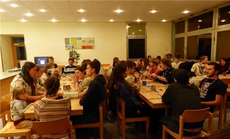 Bei den Dieblicher Pfadfindern wurde beim Herbstseminar viel gescherzt, gegessen und gelacht.privat