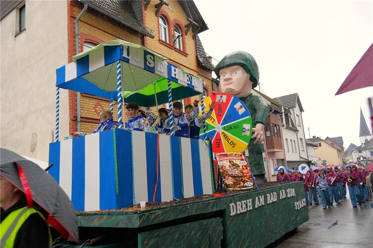 Bei den Dullmänner entscheidet das Glücksrad wer zur Bundeswehr muss. 