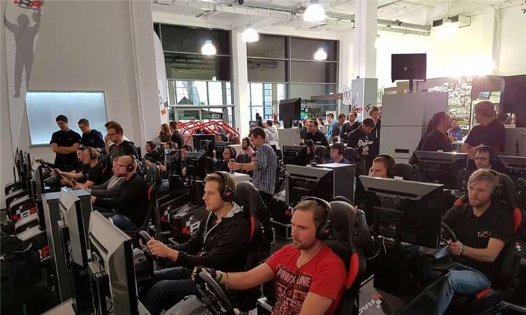 Bei den Fahrern herrscht hochkonzentrierte Stimmung.Foto: Insiderr.tv