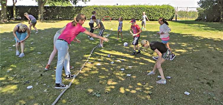 Bei den „Fritzdorf Games“ konnten die Betreuer knapp den Sieg erringen, trotzdem war es vor allem für die Kinder ein Riesenspaß.privat
