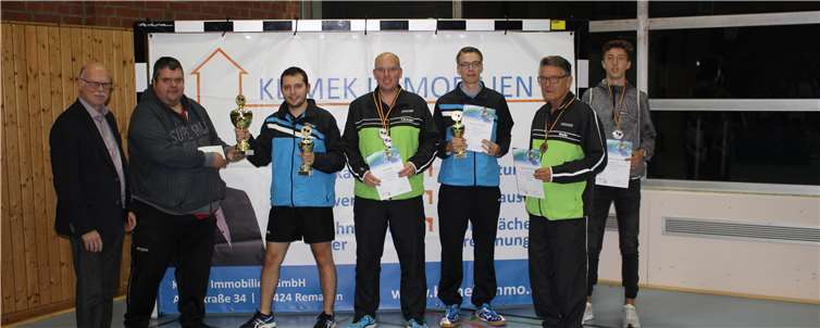 Bei den Herren konnte sich Kevin Müller über gleich zwei Pokale freuen: Im Einzel verteidigte er erfolgreich seinen Titel von 2016, im Doppel setzte er sich gemeinsam mit Tobias Dörr gegen die Konkurrenz durch. privat
