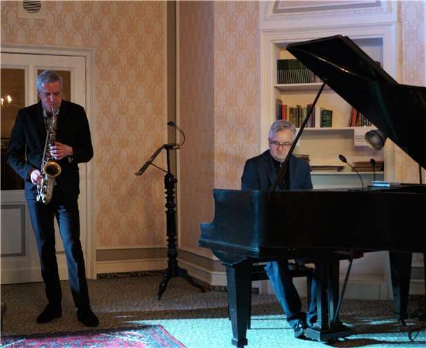 Bei den Interpretationen von Spiritual Standards verschmelzen weihnachtliche Traditionen und zeitgenössischer Jazz. SEL