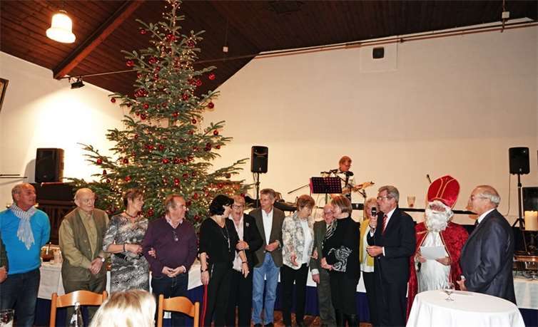 Bei den Jubilaren herrschte gute Stimmung und auch Nikolaus schaute vorbei. privat
