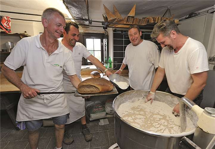 Bei den Kellerkindern steckte der Duft von frischem Backesbrot an.