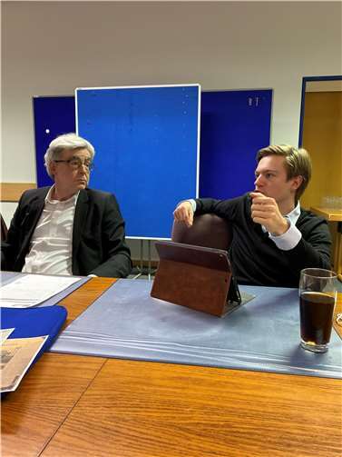 Bei den Liberalen diskutieren Erfahrene und Junge auf Augenhöhe. Quelle: Marcel Bockisch-Ernst