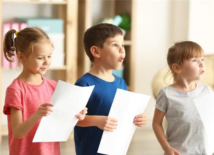 Bei den Proben wird Stimmtraining und Sprachförderung geboten.Foto: KMS