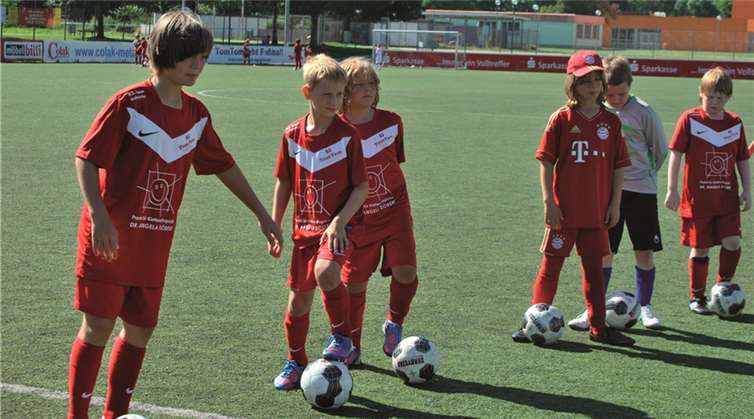 Bei den Sommerferien-Fußballcamps der SG 2000 Mülheim-Kärlich kommen junge Kicker auf ihre Kosten.  privat
