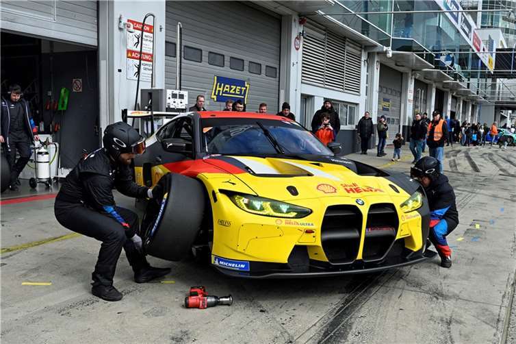 Bei den Testfahrten standen Reifentests und Setup-Arbeit im Fokus. Fotos: BURG