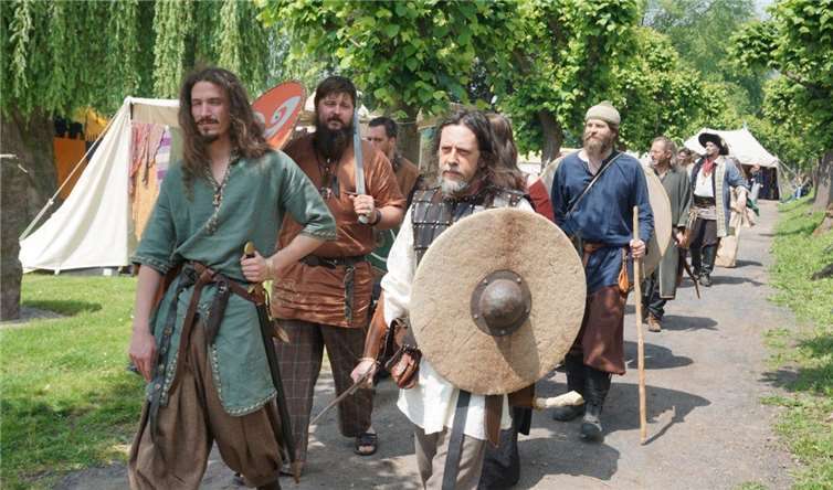 Bei den Umzügen jeweils mittags marschierten alle teilnehmenden Gruppen gemeinsam auf.Fotos: STUKO