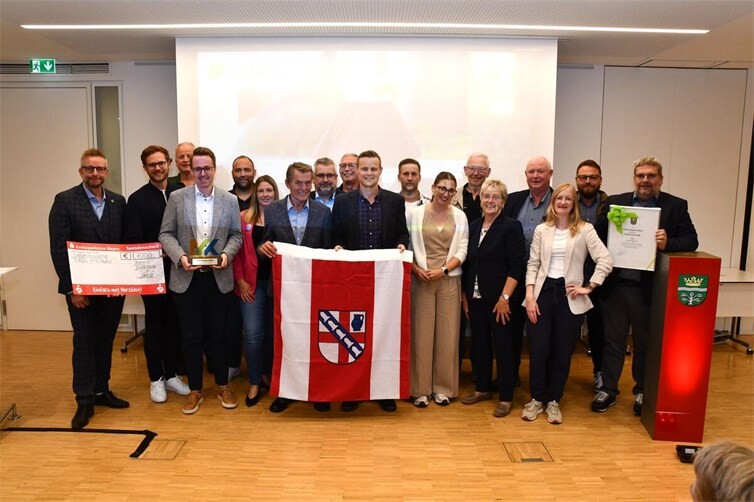Bei den Vertretern der Ortsgemeinde sowie unserer Vereine, Gruppen und Interessengemeinschaften herrschte große Freude über den Gewinn des ersten MYK-Pokals.