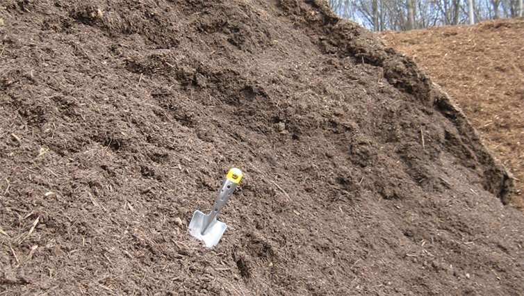 Bei den beiden AWB-Anlagen in Niederzissen und Kripp kann Frischekompost kostenfrei abgeholt werden. Foto: AWB Kreis Ahrweiler