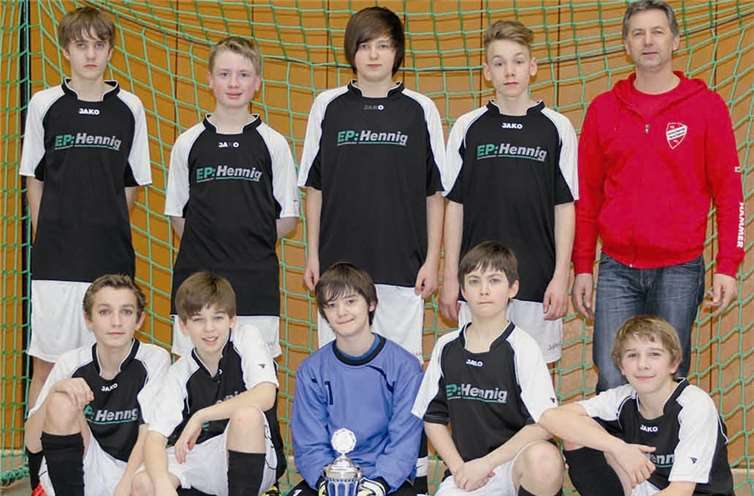 Bei den diesjährigen Hallenkreismeisterschaften, die nach den Futsal-Regeln gespielt wurden, war die D1 überaus erfolgreich: Till Graben, Dominik Wirtz, Marlon Kowalski, Leon Stoffels, Fabian Suppes, Alexander Wolf, Simon Kubon, Kevin Hennig, Nathan Keller und Luca Fox, Trainer Frank Kubon.Privat