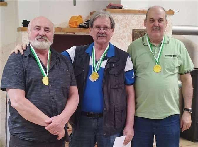 Bei den diesjährigen Landesmeisterschaften sicherten sich Wido Kopper mit der Freien Pistole-Auflage und die Mannschaft Bahl, Braun, Kopper in der Disziplin Steinschlossgewehr 50 m gleich zwei Goldmedaillen.  Foto: Neuwieder Schützengesellschaft