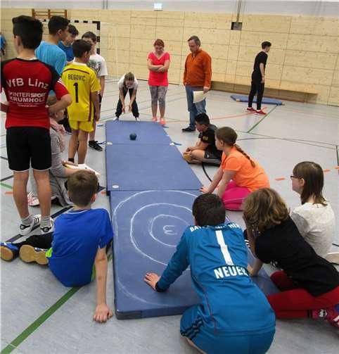 Bei den verschiedensten Disziplinen ging es darum, möglichst viele Punkte zu für die Klasse zu erzielen.