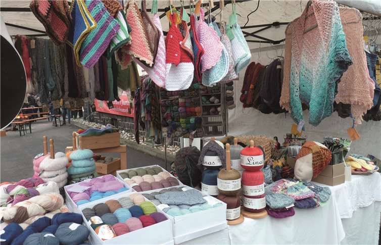 Bei den winterlich anmutenden Temperaturen dachte wohl jeder beim Anblick dieses Standes an einen warmen Pullover.