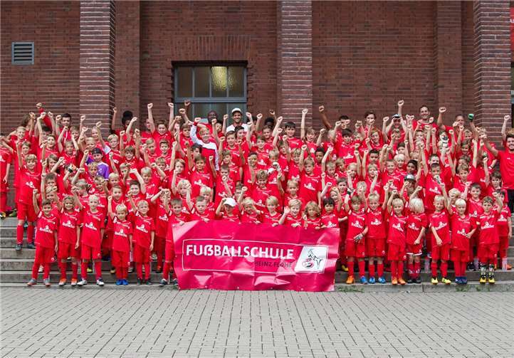 Bei der 1. FC Köln Fußballschule können die Kids trainieren wie die Profis. Foto:1. FC Köln