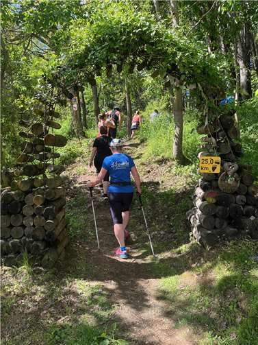 Christiane Münzel und Michael Rüb folgten den Spuren der Bären Bei der 11 km-Distanz mussten die Läufer 665 Höhenmeter überwinden.