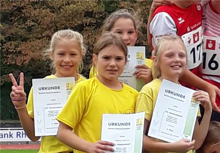 Bei der 4 x 50 m Staffel beeindruckten Celina, Amelie, Leonie und Solveig mit gelungenen Wechseln. privat