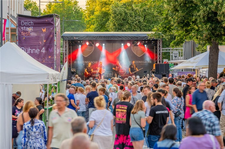 Bei der 45. Auflage des Deichstadtfestes warten wieder zahlreiche Acts darauf, für gute Unterhaltung zu sorgen.