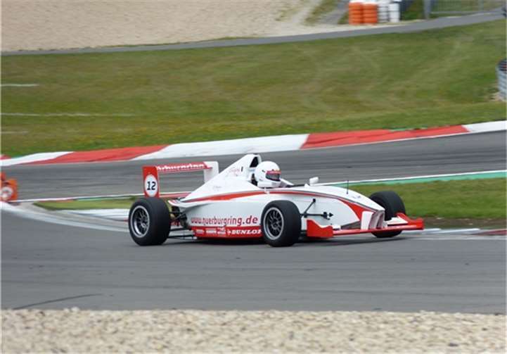 Bei der AW-Erlebnismeile zu besichtigen: Formel-Rennwagen der Driving-Academy am Nürburgring. Kreisverwaltung Ahrweiler