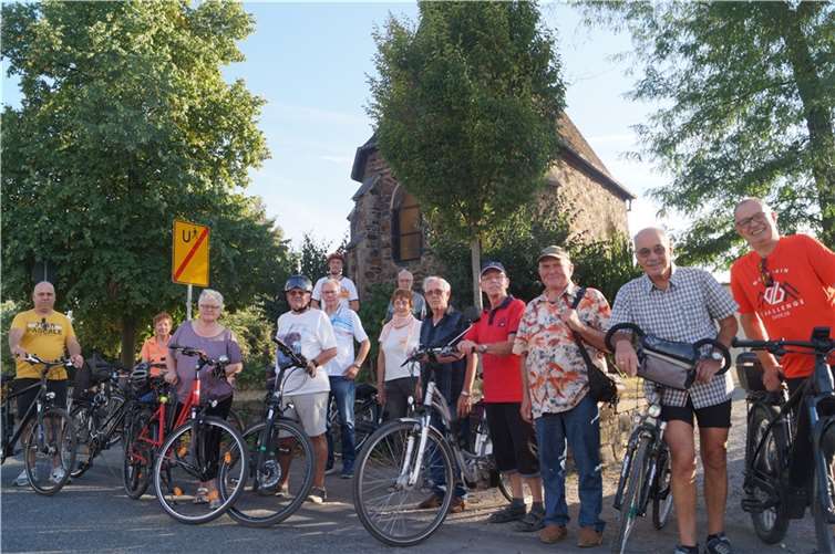 Bei der Abschlusstour durften die Teilnehmer – Nichtmitglieder wie Mitglieder – per Hand die Glocke in der Wenzelskapelle an der Max-Schwarz-Straße läuten.