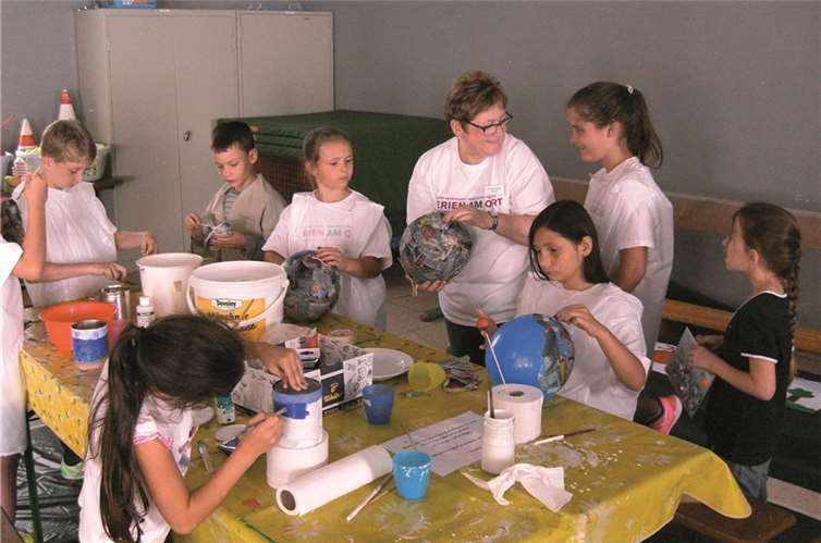 Bei der Aktion „Ferien am Ort“ wurde auch fleißig gebastelt.