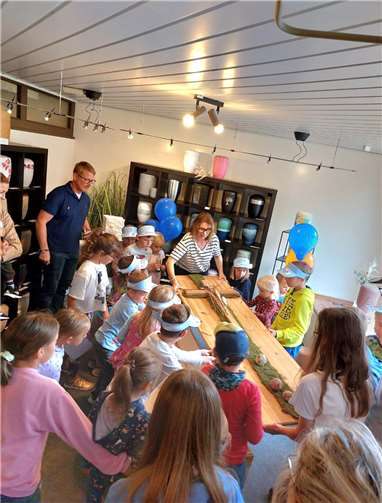 Bei der Aktion „Türen auf mit der Maus“ konnten interessierte Kinder im Bestattungshaus Kolling einen Einblick in die Arbeit einer Bestatterin oder Bestatters bekommen.  Foto: Bestattungshaus Kolling