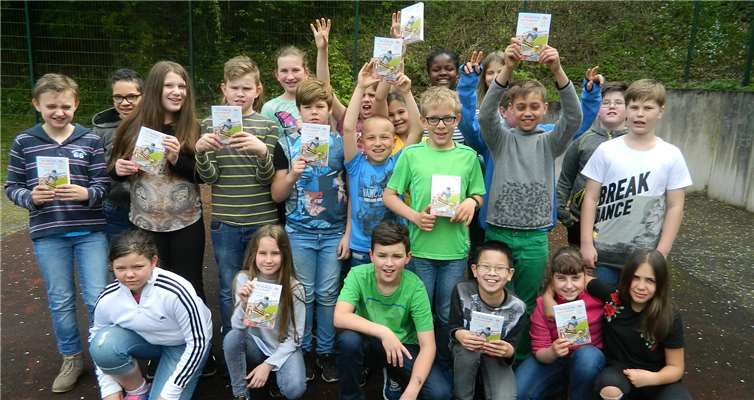 Bei der Aktion bekamen die Schüler ein Buch geschenkt, das ihr Interesse am Lesen wecken soll. privat