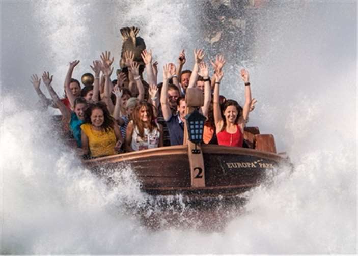 Bei der „Atlantica – SuperSplash“ erhält man schon mal eine kleine kühle nasse Abkühlung. Europa-Park - Hans-Joerg Haas