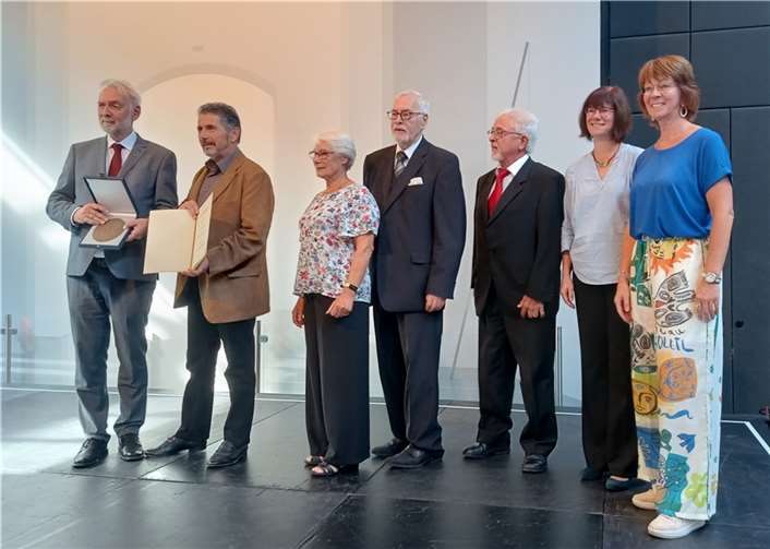 Bei der Auszeichnung. Quelle: MGV Maifeldgruß 1923 Mertloch