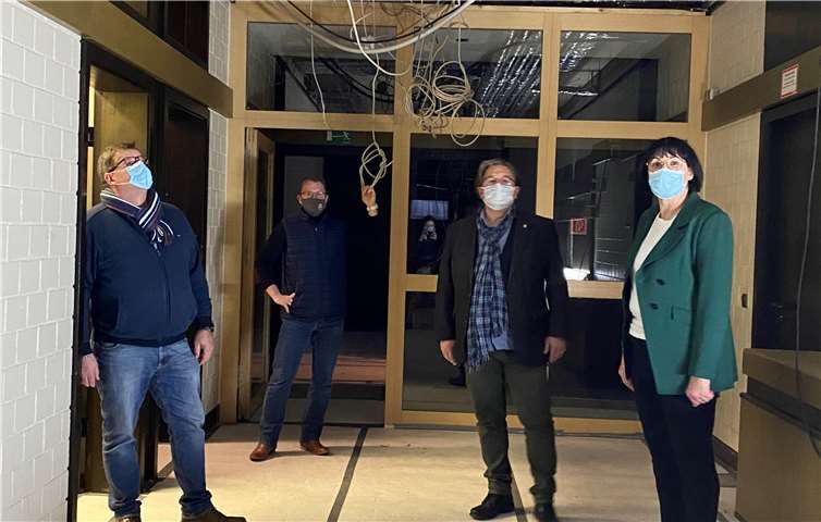 Bei der Besichtigung der neuen Kindertagesstätte: Ortsbürgermeister Walter Kill (v.li.n.re.), 1. Beigeordneter Markus Stenz, Beigeordneter Markus Stenz und Anette Moesta. Foto: privat