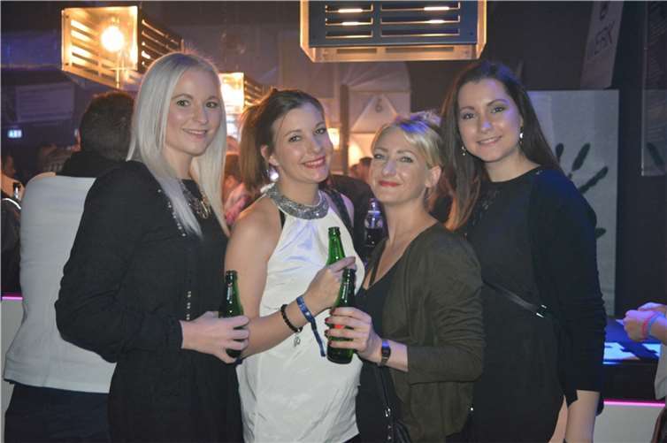 Bei der Blaulichtparty wurde nicht nur zusammen gefeiert, sondern sich auch zum geselligen Beisammensein getroffen.