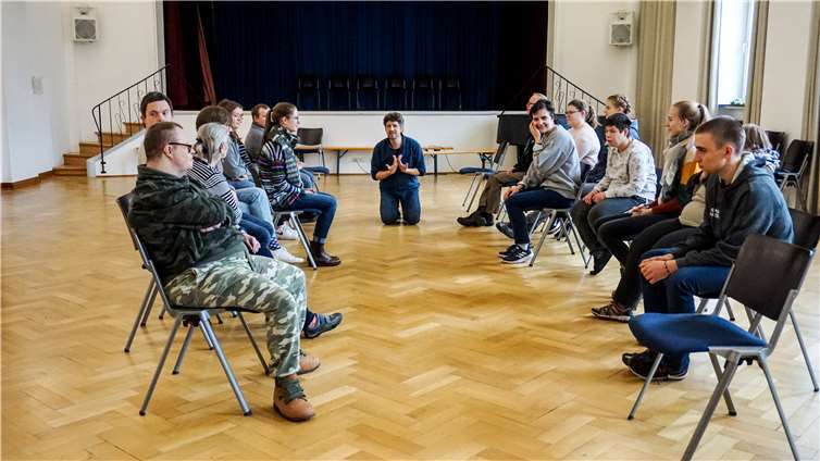 Bei der Darstellung von Gefühlen mit Musik, Gestik und Sprache mussten zunächst Hemmungen abgebaut werden.