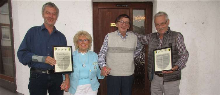 Bei der Ehrung anwesend waren (v.l.): Geschäftsführer Rudi Vogel, Ehrenmitglieder Alice und Willi Bartz, Vorsitzender Winfried Aldenhoven.Foto: privat