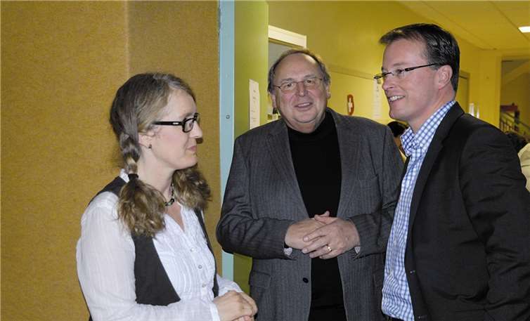 Bei der Elternfortbildung "Klare Eltern - starke Kinder" (v.li.): Ruth Retterath vom Schulelternbeirat (SEB), der Referent Wolfgang Endres und Verbandsgemeindebürgermeister Jörg Lempertz. H. Reinshagen