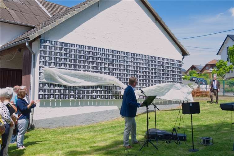 Bei der Enthüllung des Fotoprojektes. Fotos: privat