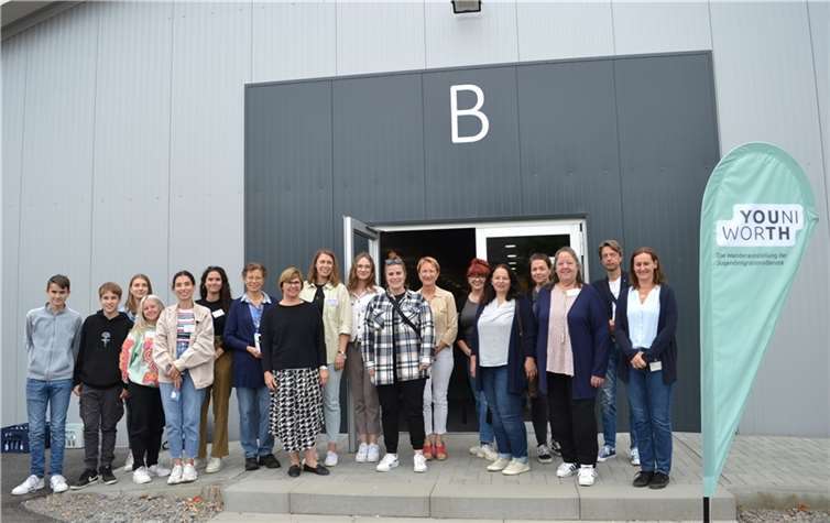 Bei der Eröffnung beeindruckte alle die hohe Qualität der Ausstellung. Fotos: E.T. Müller