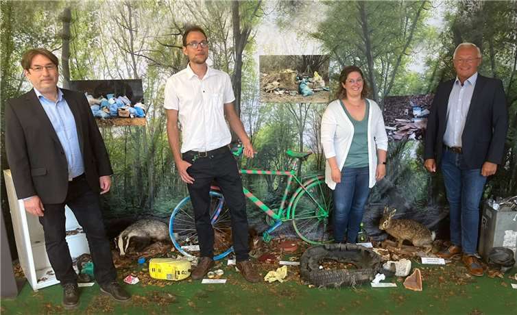 Bei der Eröffnung der Ausstellung. Quelle: Kreis Neuwied