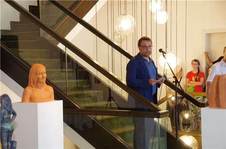 Bei der Eröffnung der Mikro-Kunstschau „Art Koblenz 21“ im Haus Metternich. Foto: Bill Thompson